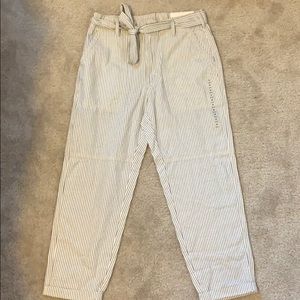 american eagle high rise pants size 4 short